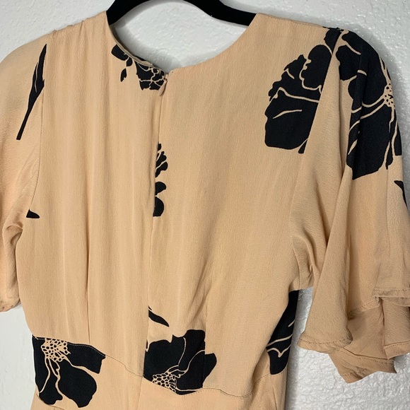 Privacy Please Blakey nude floral jumpsuit size xs - Picture 7 of 8